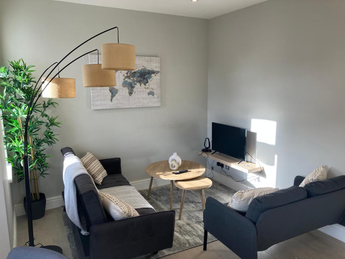 Апартаменти Splendid 2 Bed Flat With Private Terrace In Wimbledon - 2 The Queens Лондон Екстер'єр фото