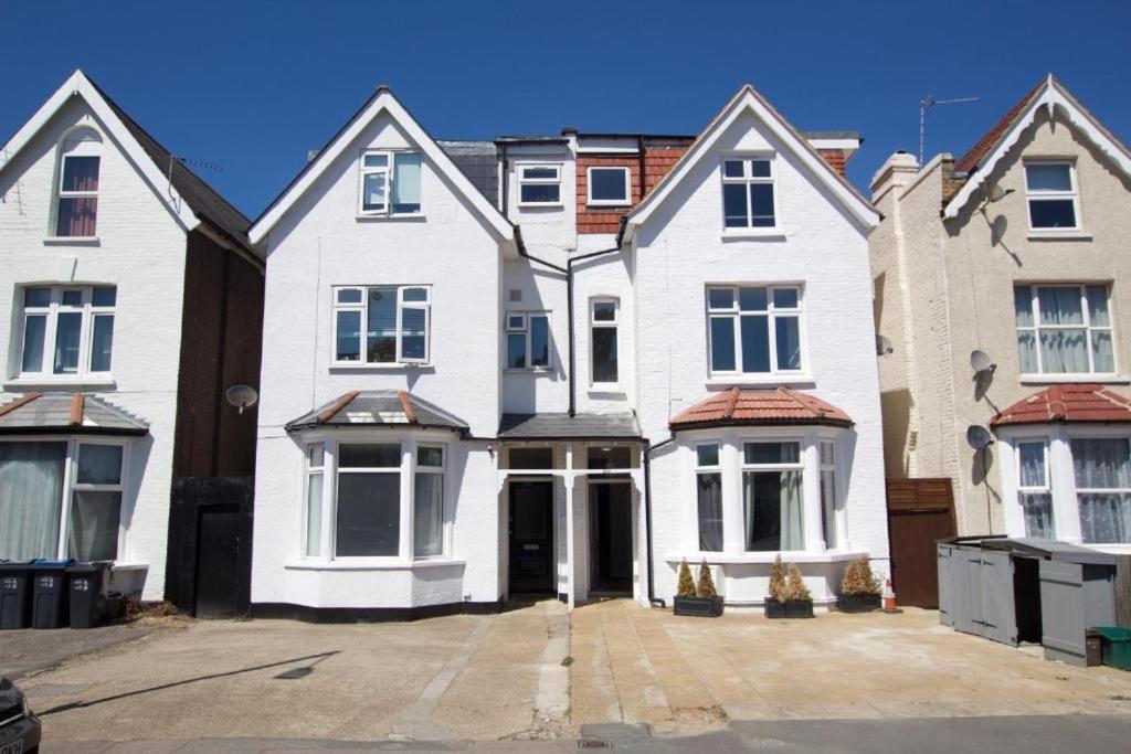 Апартаменти Splendid 2 Bed Flat With Private Terrace In Wimbledon - 2 The Queens Лондон Екстер'єр фото