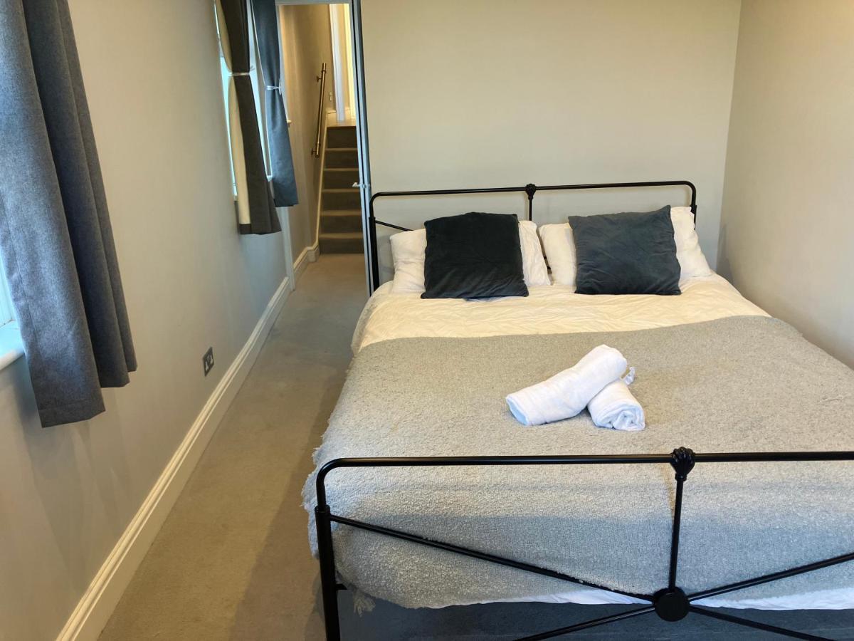 Апартаменти Splendid 2 Bed Flat With Private Terrace In Wimbledon - 2 The Queens Лондон Екстер'єр фото