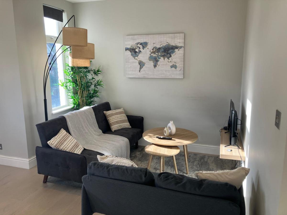 Апартаменти Splendid 2 Bed Flat With Private Terrace In Wimbledon - 2 The Queens Лондон Екстер'єр фото